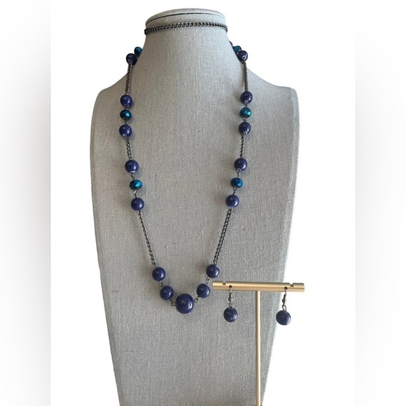 Vintage Jewelry - Long crystal beaded necklace with matching earrings